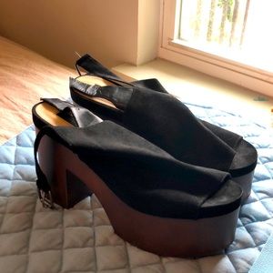 Wood and black pumps